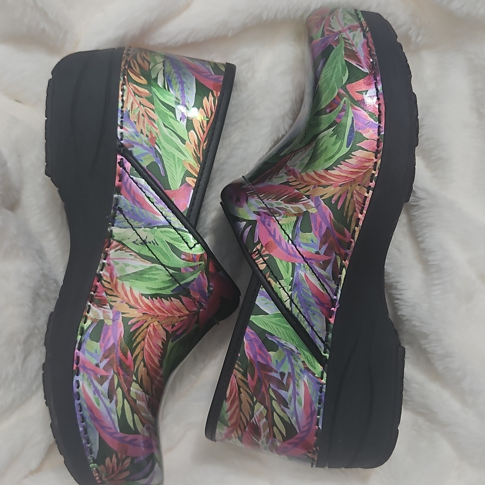 Dansko Professional Tropical Garden Patent Leather Clogs | XP 2.0 | EU 39 - Picture 3 of 9